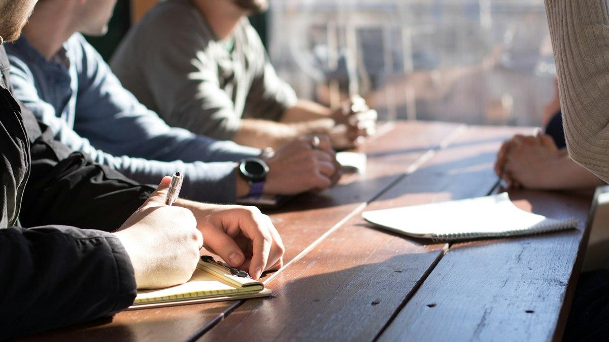 TutorABC Business 企業培訓顧問與 HR 討論部門需求,規劃客製化企業英語培訓方案
